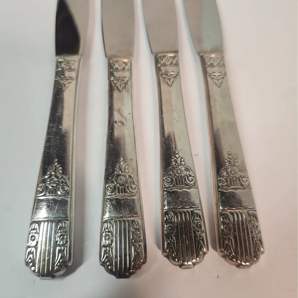 Wm A Rogers Oneida Harmony 1938 Silverplate Dinner Knives x 4 VTG